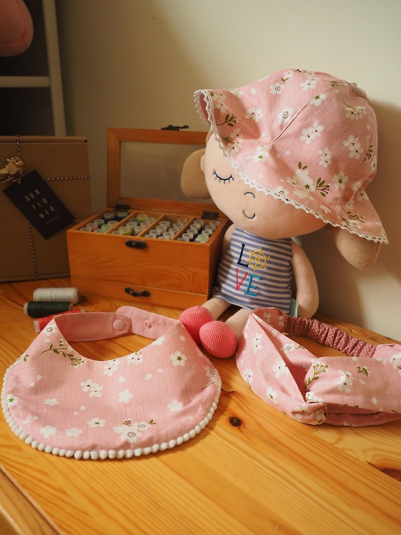 手作粉红樱花图案双面太阳帽子 围巾及成人弹性发带套装 - 满月礼盒 - 棉．麻 粉红色
