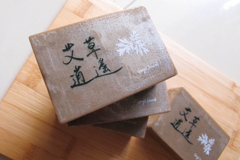 植物．花 肥皂/手工皂 - 宫之秘 艾草逍遥皂四入 | 120g 珍贵天然中草药手作皂 (艾草 金银花 龙胆草 甘草)