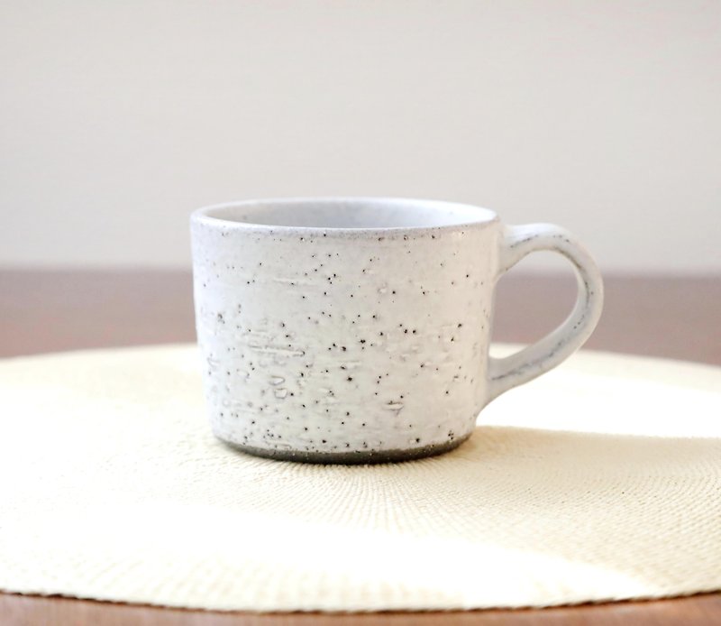 黒御影土と白マット釉のマグカップ  1 - 咖啡杯/马克杯 - 陶 白色