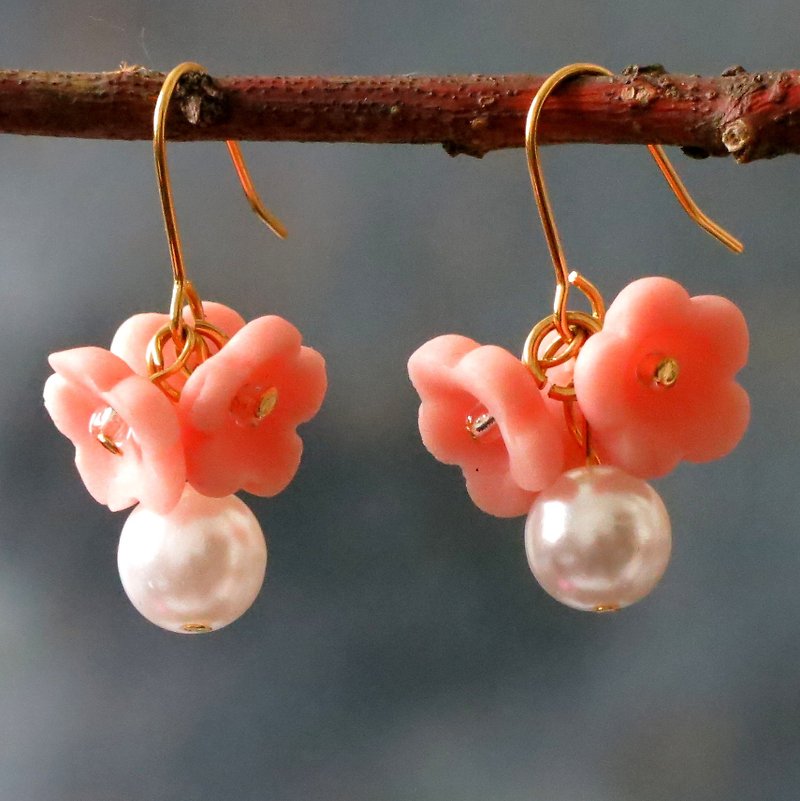 春夏时光  -  花朵珍珠耳环 . 14kgf .粉红色 礼物给她  手工耳环 - 耳环/耳夹 - 其他材质 粉红色