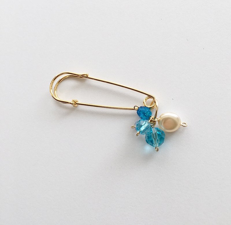 【Stall pin】 glittering blue beads