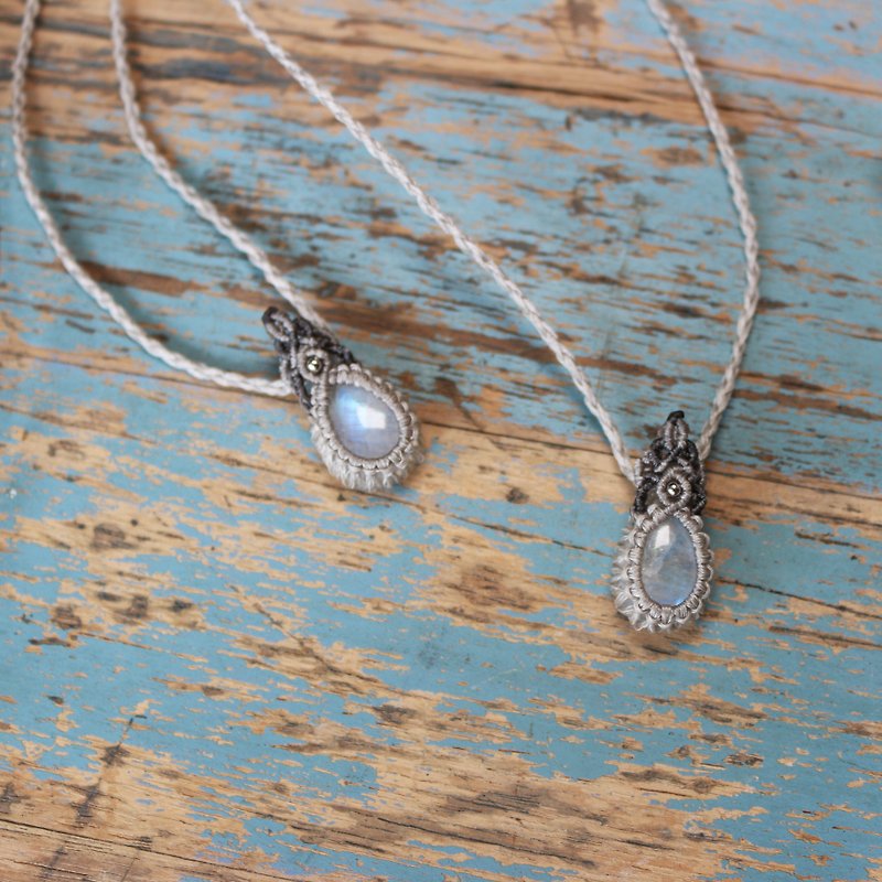 天然石月光石简约花纹编织项链 - 项链 - 水晶 银色