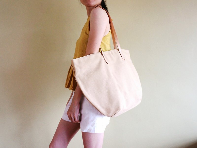 Khaki beige Beach Tote Bag with Leather Strap - Casual Weekend Tote - 手提包/手提袋 - 棉．麻 卡其色