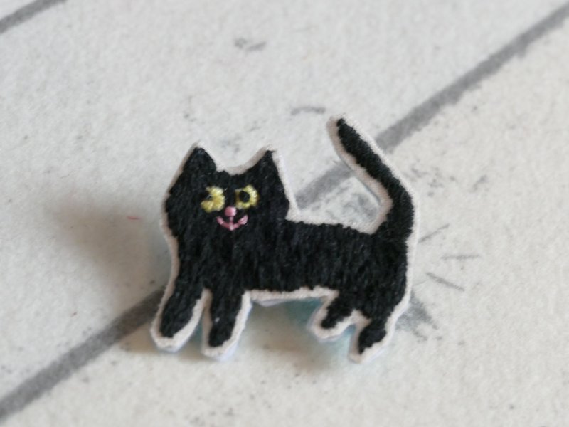 Embroidered brooch cat black cat