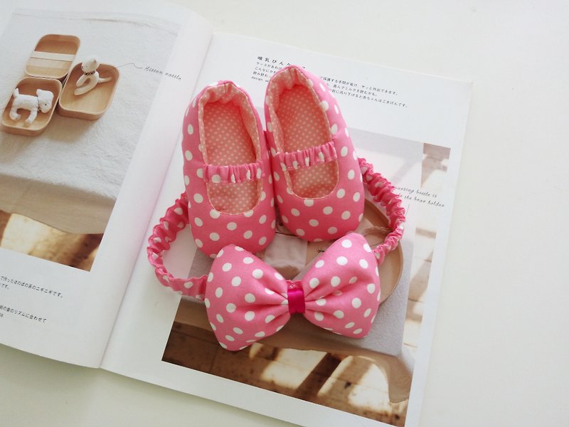 粉底白点点弥月礼物 生日礼物 婴儿鞋+发带 - 满月礼盒 - 棉．麻 粉红色