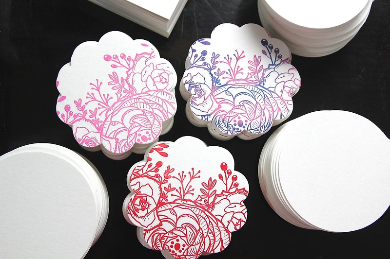 【纸杯垫】凸版印刷-滚花边造型浪漫花卉插图(3入装，可大量订购另有优惠) - 杯垫 - 纸 多色