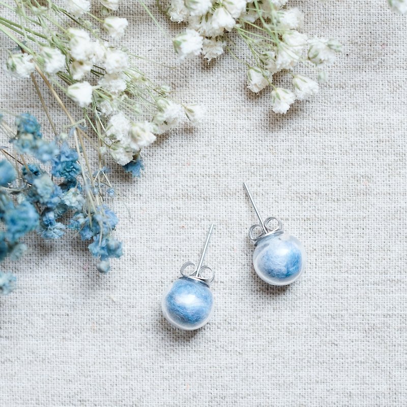 青空・不锈钢耳针・玻璃球耳环 - 耳环/耳夹 - 玻璃 蓝色