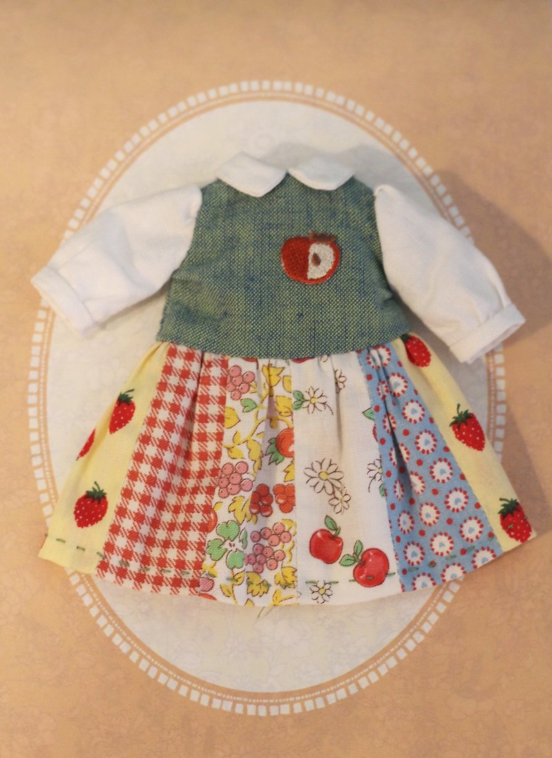 Holala、 L莉卡、小布尺寸手工日本布拼接娃洋装(绿底红苹果款) - 洋装/连衣裙 - 棉．麻 多色