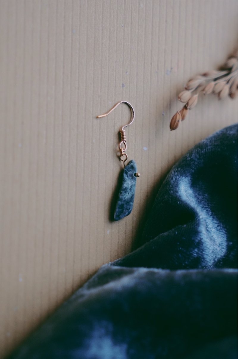 石穗-谷雨　天然大理石纹单边款   独家设计手作耳环 - 耳环/耳夹 - 石头 绿色