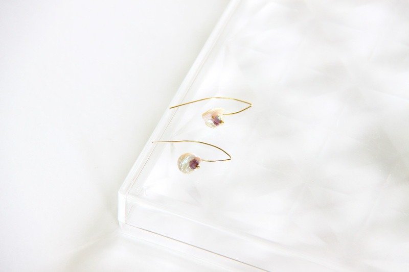 KESHI珍珠 紫水晶耳环 / Keshi pearl Amethyst 14K GF earring - 耳环/耳夹 - 宝石 白色