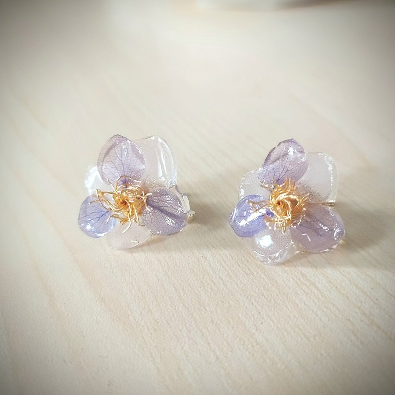 椿花耳环 紫白色 - 耳环/耳夹 - 植物．花 紫色