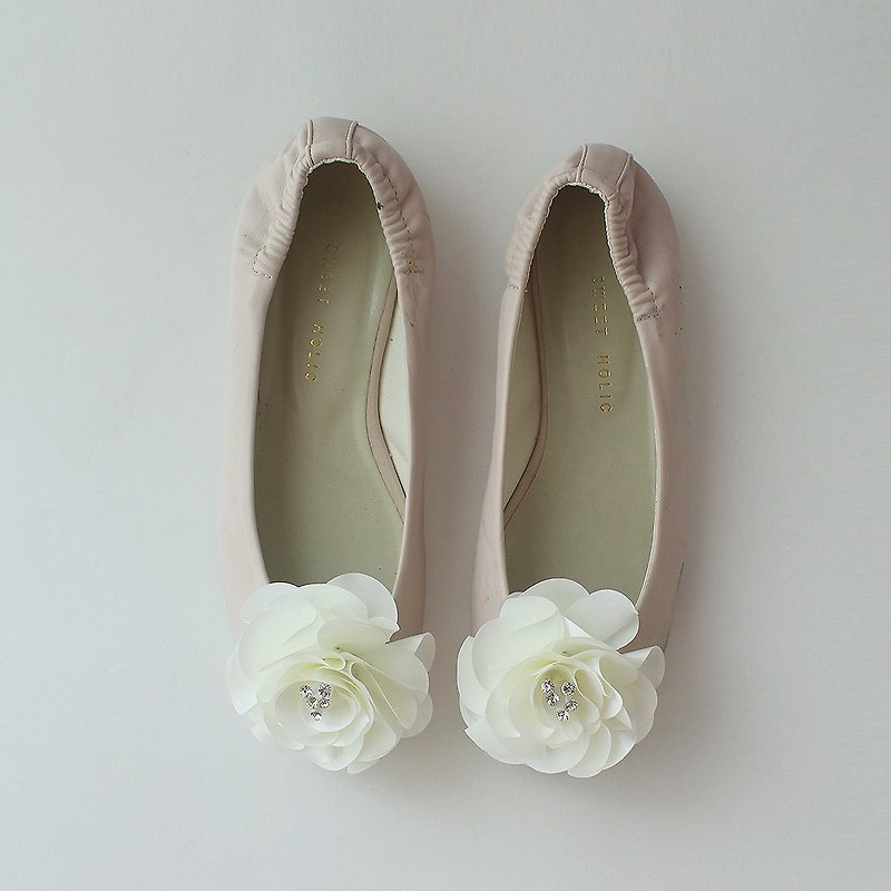 Decorative ivory flower Bridal Shoe Clips  for Wedding Party - 鞋垫/周边 - 其他材质 白色