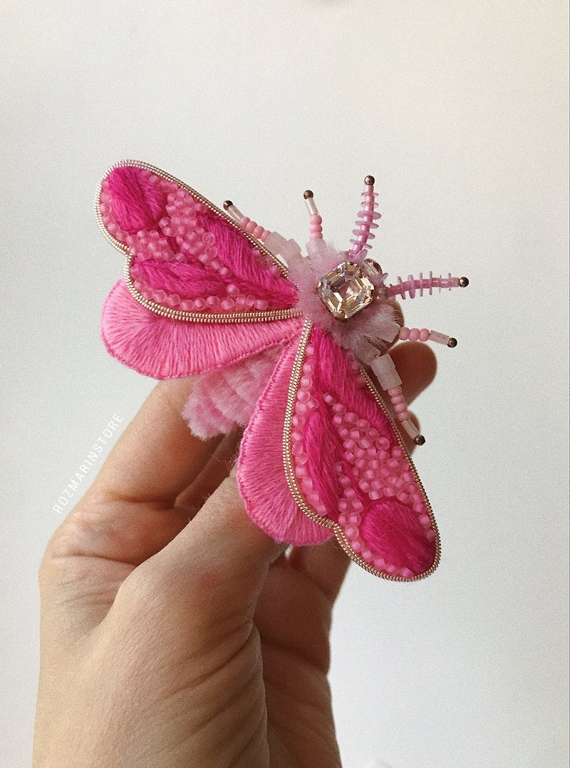 绣线 胸针 粉红色 - Beaded brooch pink moth Embroidered brooch Butterfly brooch Handmade jewelry