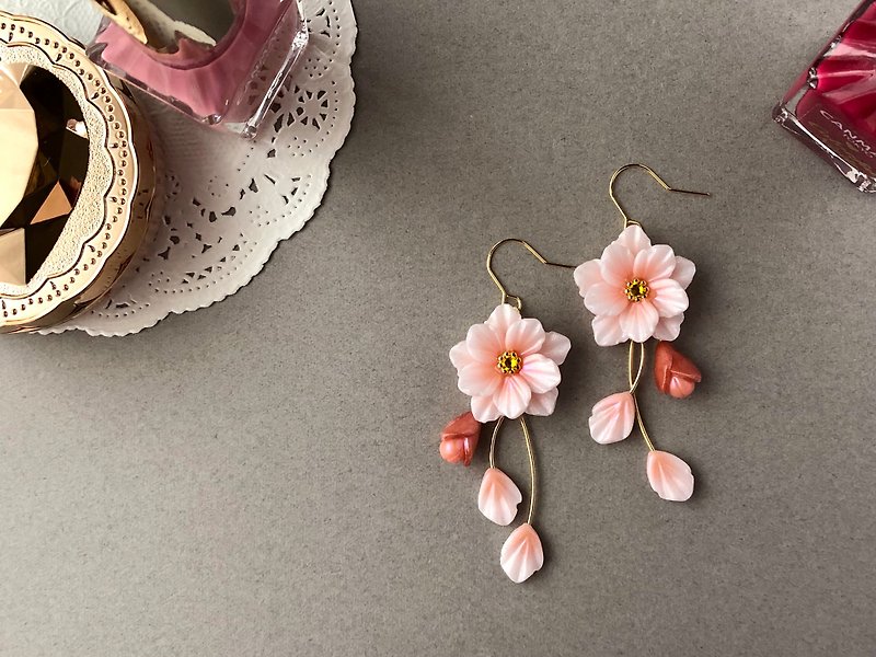 桃の花【金属アレルギー対応】 - 耳环/耳夹 - 粘土 粉红色