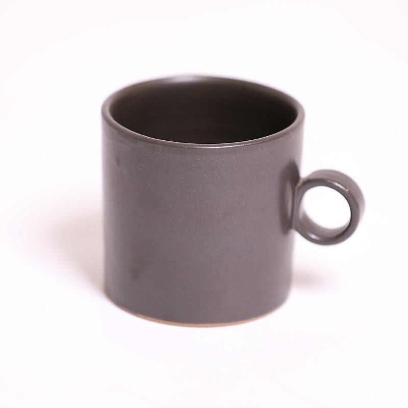 黑石高高马克杯-公平贸易 - 咖啡杯/马克杯 - 陶 黑色