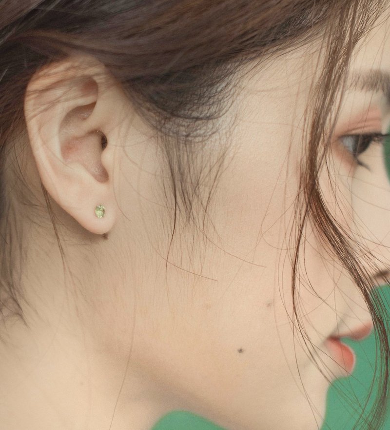 橄榄石925纯银爪镶耳环 - 耳环/耳夹 - 纯银 绿色