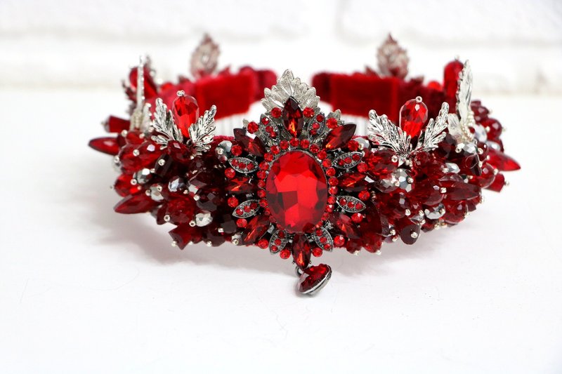 Red and silver crystals crown Beaded tiara Red royal diadem Bridal crown - 发饰 - 玻璃 红色