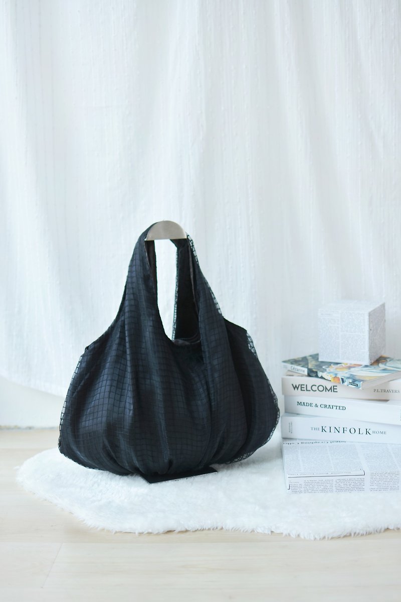 Black Polly Satin Bag - 手提包/手提袋 - 其他材质 黑色