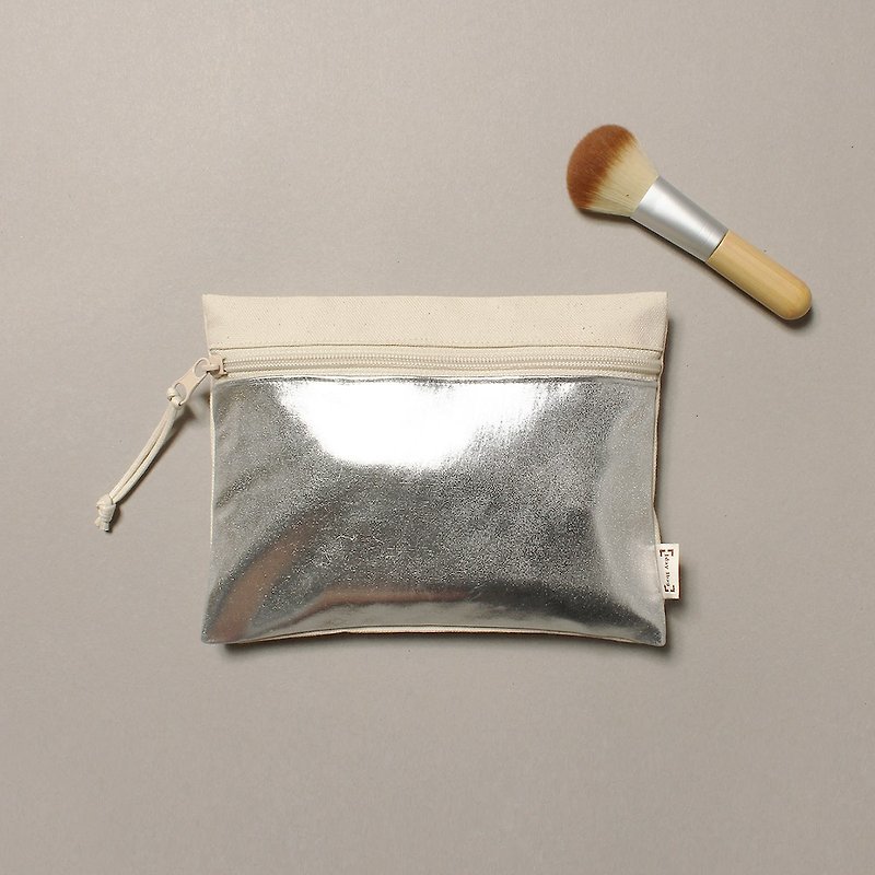 闪耀银 LayBag 瞌睡包 化妆小物收纳包 - 手拿包 - 棉．麻 银色