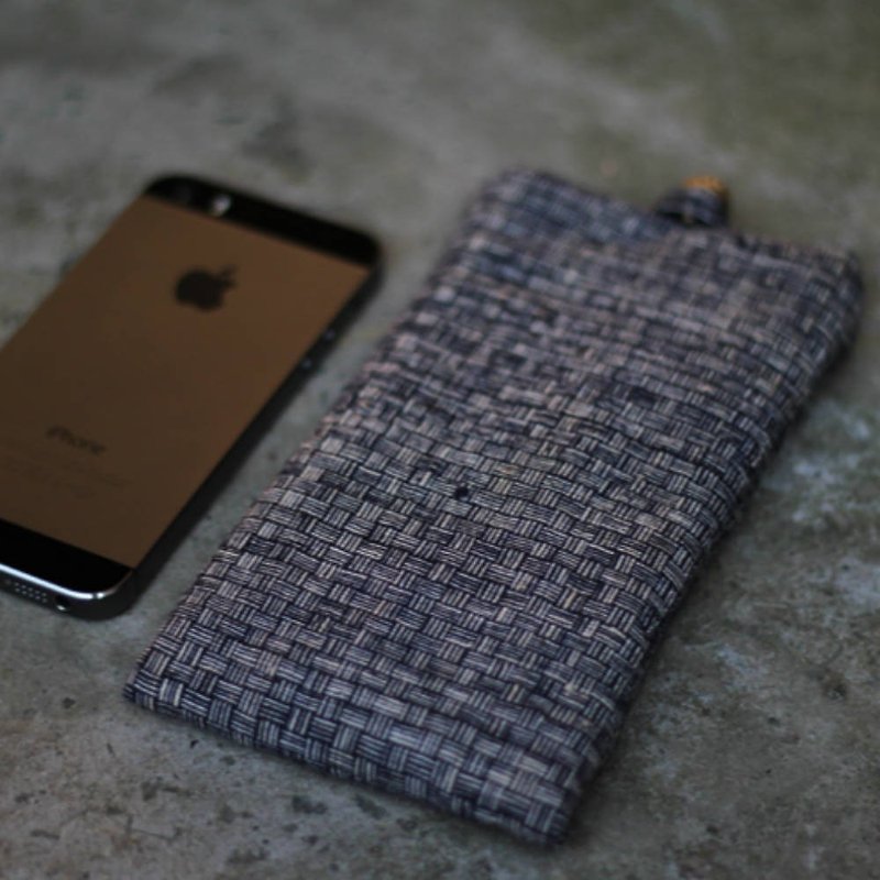 灰色蘆扉手機袋 蘋果iPhone Plus 老布土布夾棉防摔收納袋 - 手机壳/手机套 - 棉．麻 灰色