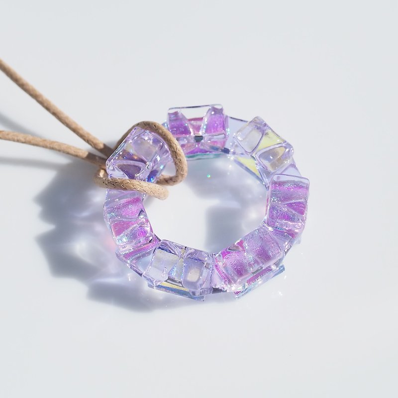 【Premium】光るガラスの輪(オーロラリング【ミニ】【マジック】)ネックレス 【受注制作】 - 项链 - 玻璃 紫色