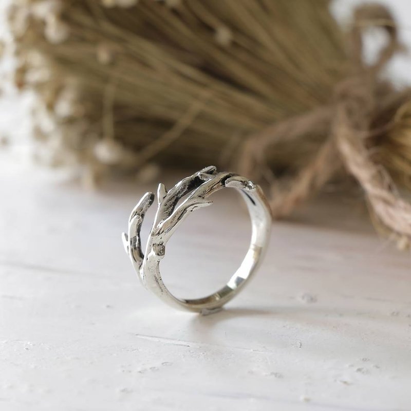 Ring Minimal thorn crown handmade lady women Girl silver modern minimalist thin - 戒指 - 其他金属 银色