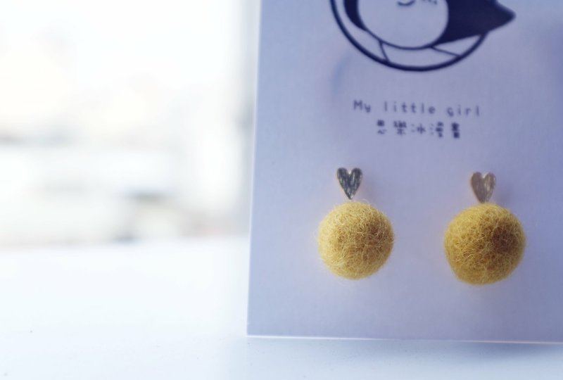 粉黄色毛球耳针耳环 - 耳环/耳夹 - 其他金属 黄色