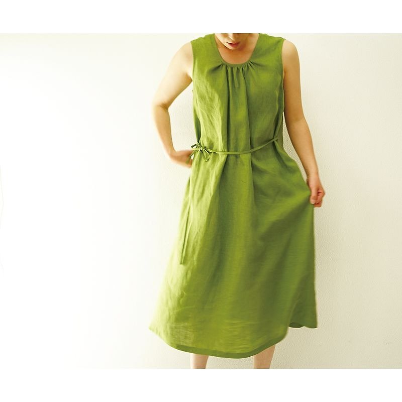 【wafu】Lithuania linen 100%  Sleeveless dress / olive pass'e a40-7 - 洋装/连衣裙 - 棉．麻 绿色