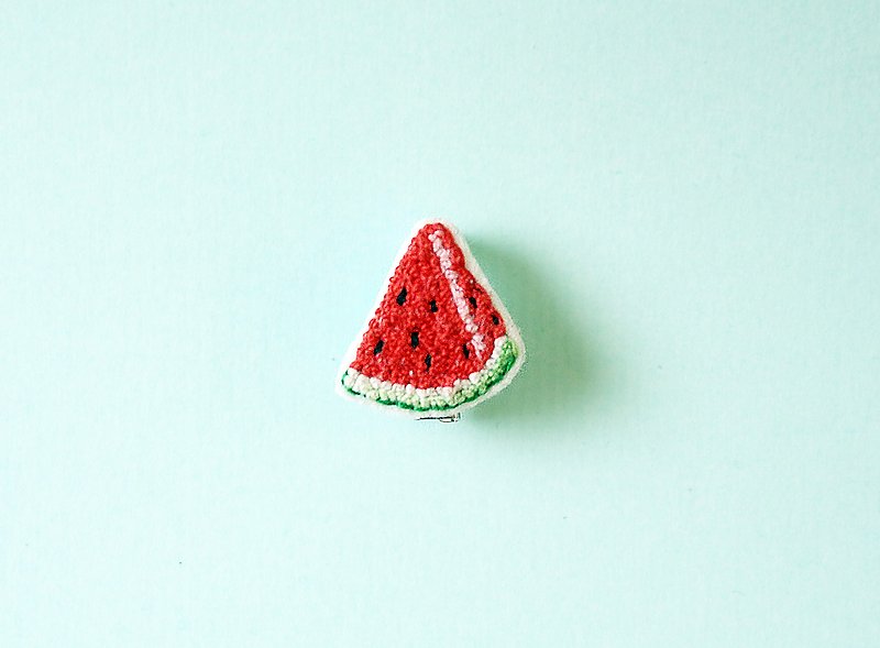 迷你手工刺绣胸针/别针    一片红西瓜 a piece of watermelon     handmade embroidery pin - 胸针 - 绣线 多色