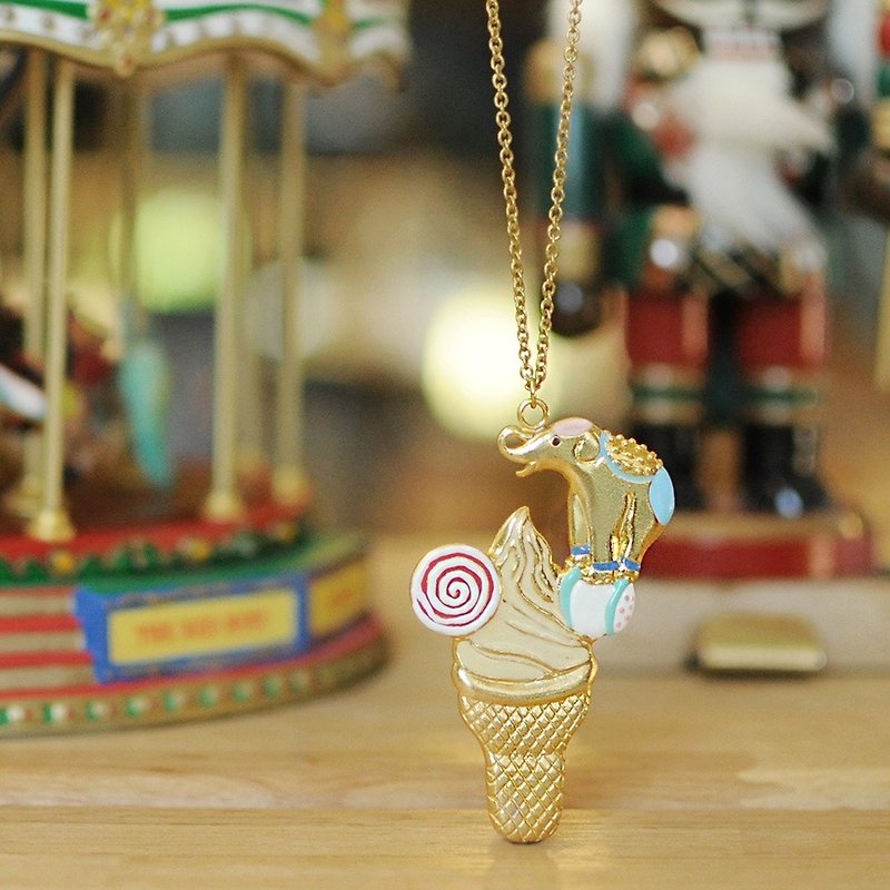 Circus elephant balancing on an ice cream cone, Elephant pendant, Elephant necklace - 项链 - 其他金属 