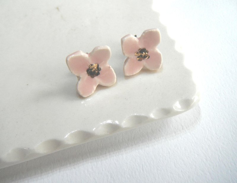 小さい花のpieace /earring・   薄ピンク - 耳环/耳夹 - 陶 粉红色