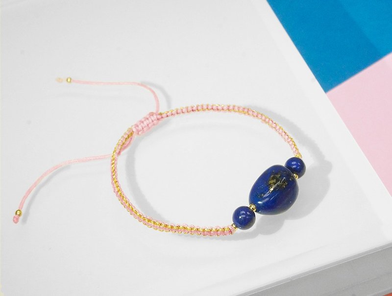 Edith & Jaz • 手织系列 - 不定形青金石编织手环 (粉红色绳) - 手链/手环 - 宝石 蓝色