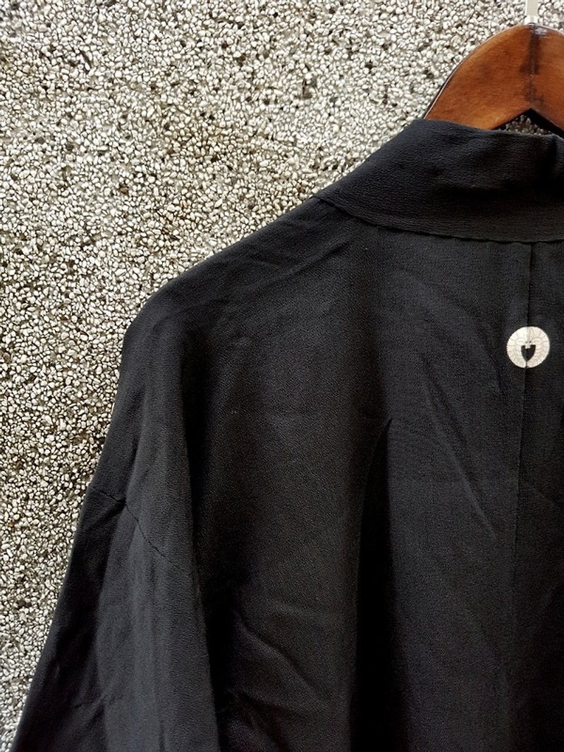 小龟葛葛 - 日本 纯黑家徽纹 手工缝制 羽织和服外套 - 女装休闲/机能外套 - 丝．绢 