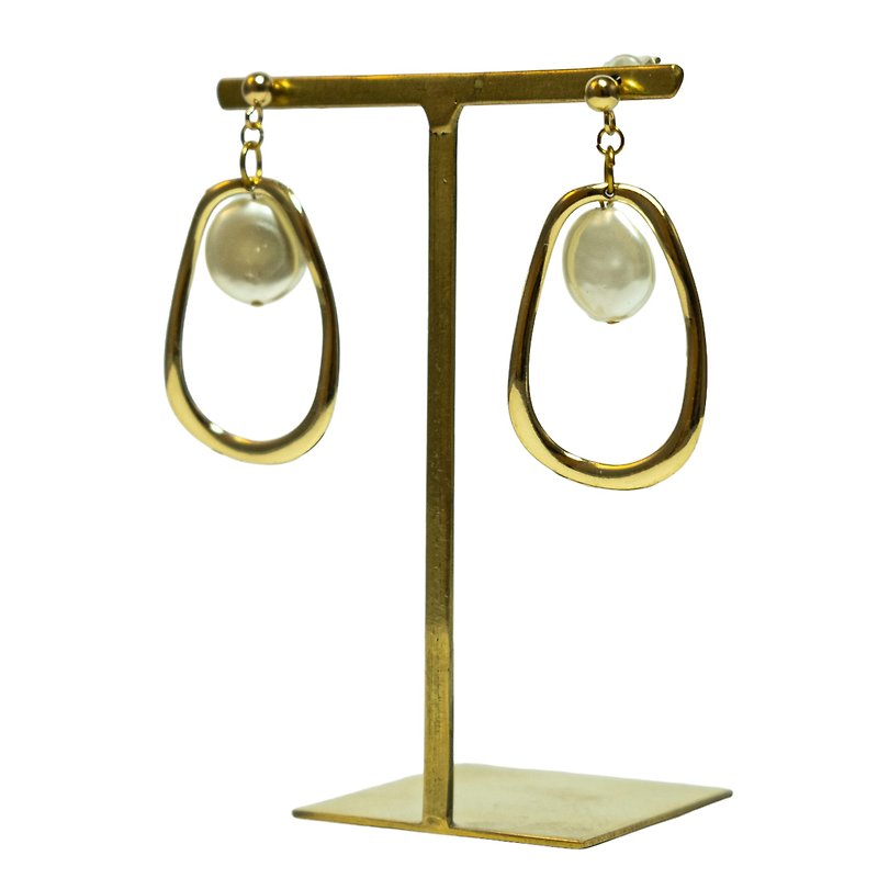 Gold hoop earrings - 耳环/耳夹 - 其他金属 金色