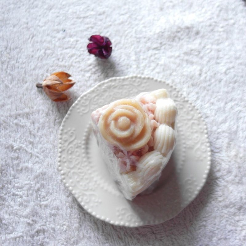 玫瑰小蛋糕手工皂礼 生日婚礼小物 - 肥皂/手工皂 - 植物．花 卡其色