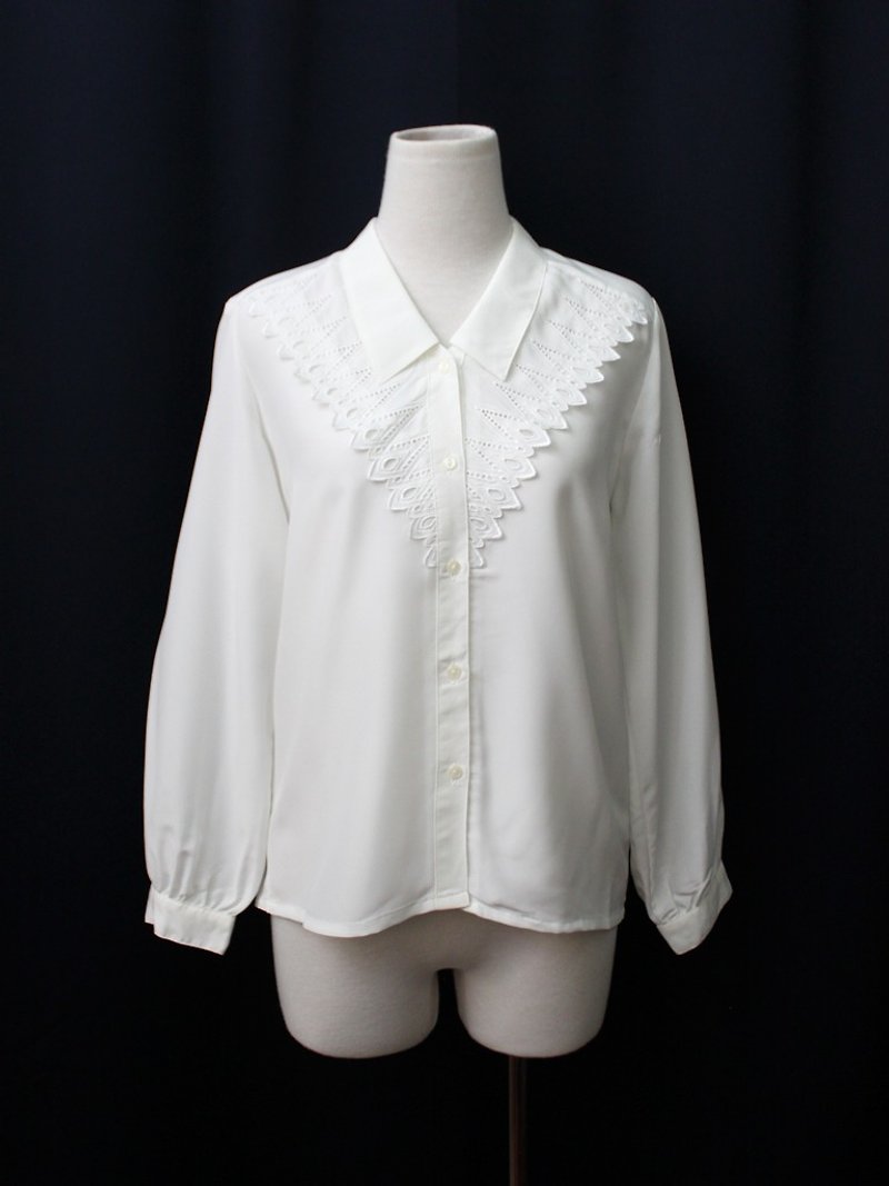 【RE0215T1759】日本制森林系Ｖ领蕾丝白色古着衬衫 - 女装衬衫 - 聚酯纤维 白色