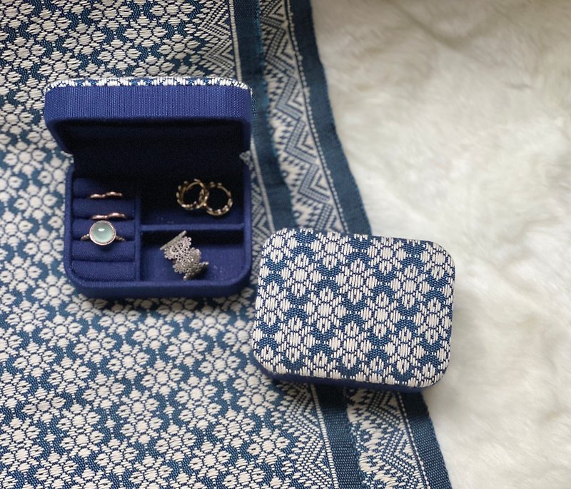 Mini Travel Jewellery Box (Pikun Flower) - 其他 - 棉．麻 蓝色