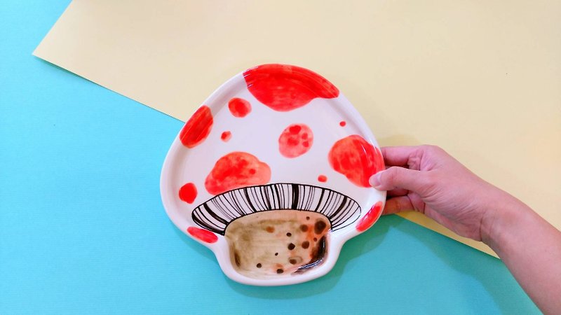生日情人节新居落成礼物 手工制作造型香菇盘  点心水果盘 - 浅碟/小碟子 - 瓷 多色