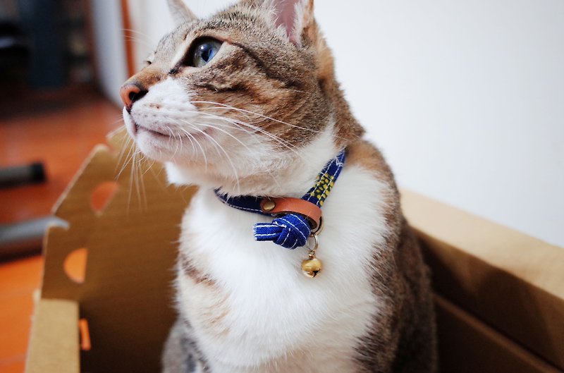 猫 项圈 可爱 蓝底白花 日本布 双面设计 附铃铛 可加购吊牌 - 项圈/牵绳 - 棉．麻 蓝色