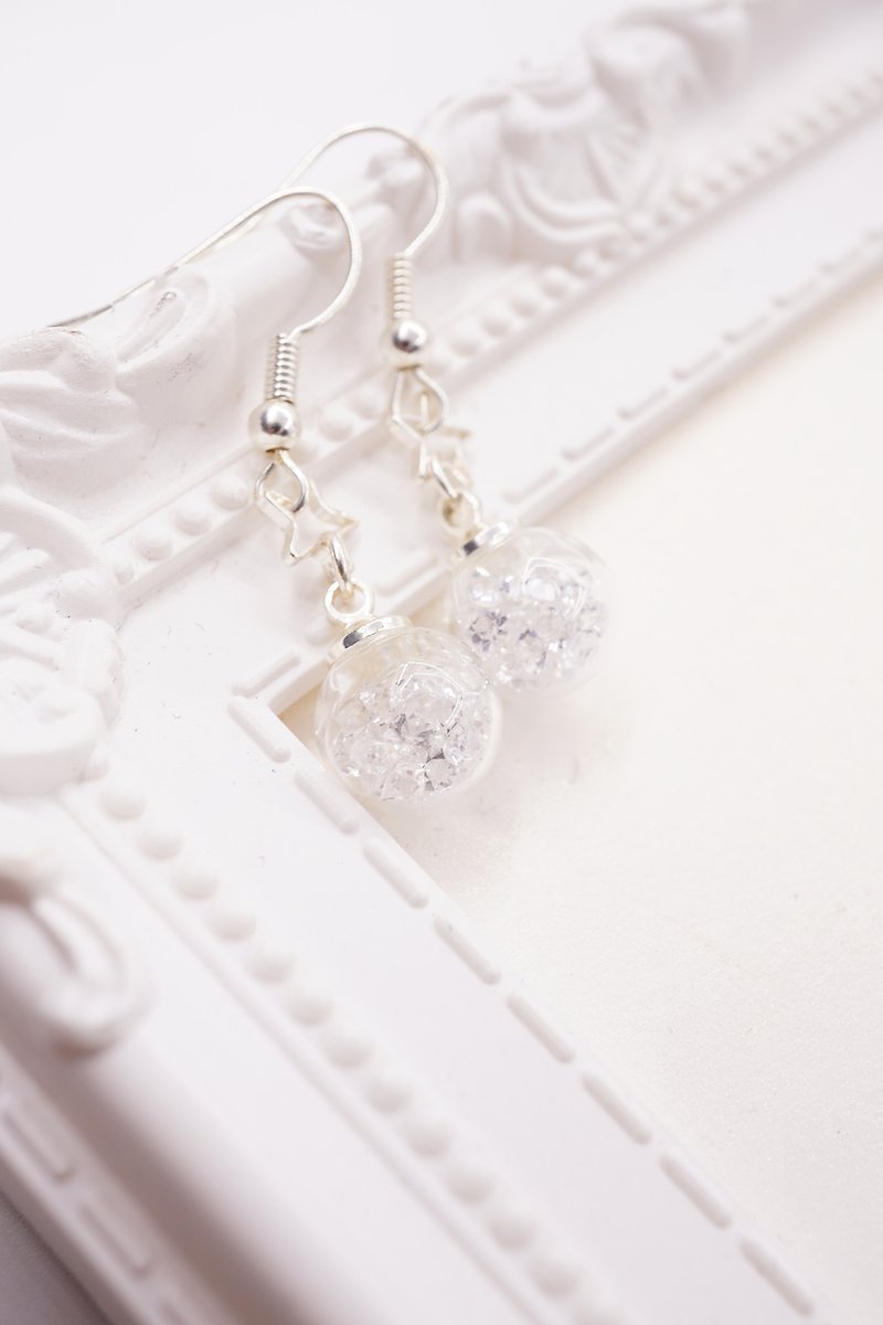 A Handmade 白水晶玻璃球吊耳环 - 耳环/耳夹 - 玻璃 