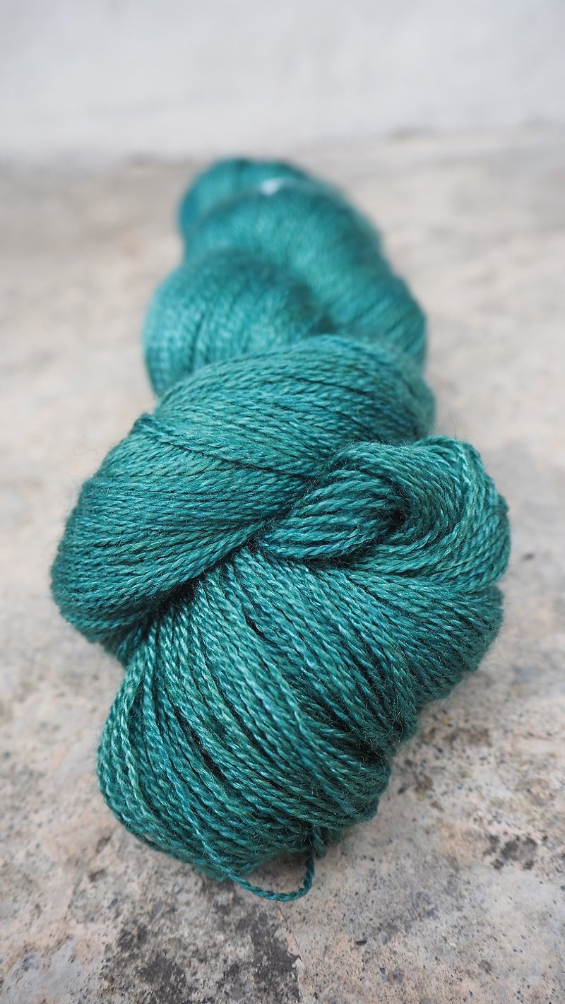 手染蕾丝线。青草 (55 BFL/45 Silk) - 编织/刺绣/羊毛毡/裁缝 - 丝．绢 绿色