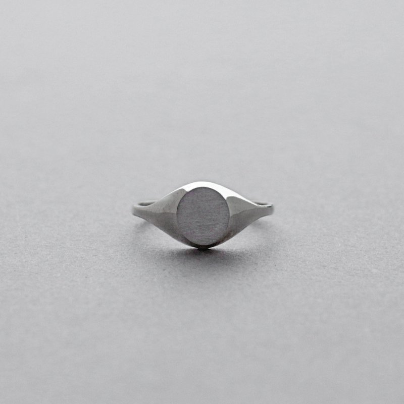 Slim Oval Signet Ring - 戒指 - 其他金属 银色