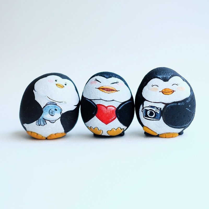 Penguin gang stone painting. - 玩偶/公仔 - 石头 白色