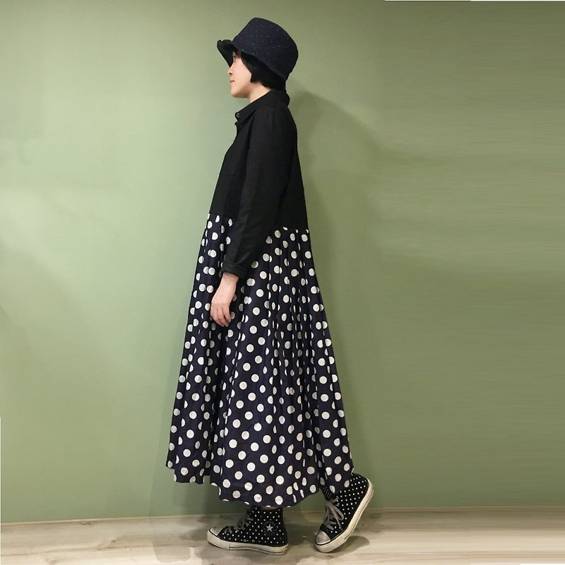 【DRESS】百折衬衫式洋装_蓝底白点 - 洋装/连衣裙 - 棉．麻 黑色