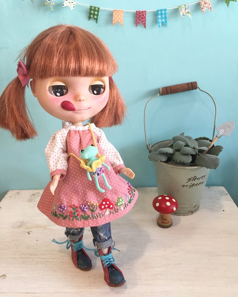 Blythe小布丶licca丶烂草莓的小草莓尺寸的蘑菇森林手工刺绣娃衣 - 洋装/连衣裙 - 棉．麻 