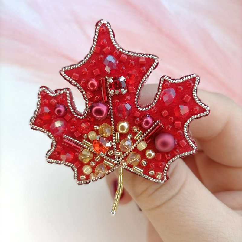 Maple leaf brooch, Maple leaf pin, Leaf brooch,  maple leaf jewelry,Leaf jewelry - 胸针 - 其他材质 红色