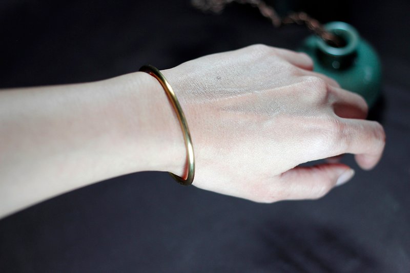 黄铜 手工制圆型手环 - 手链/手环 - 铜/黄铜 金色