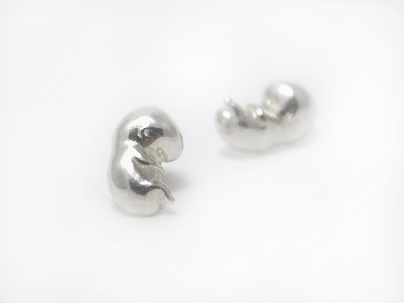 生命奥妙。好孕宝宝胚胎耳环。925纯银。sterling silver - 耳环/耳夹 - 纯银 银色