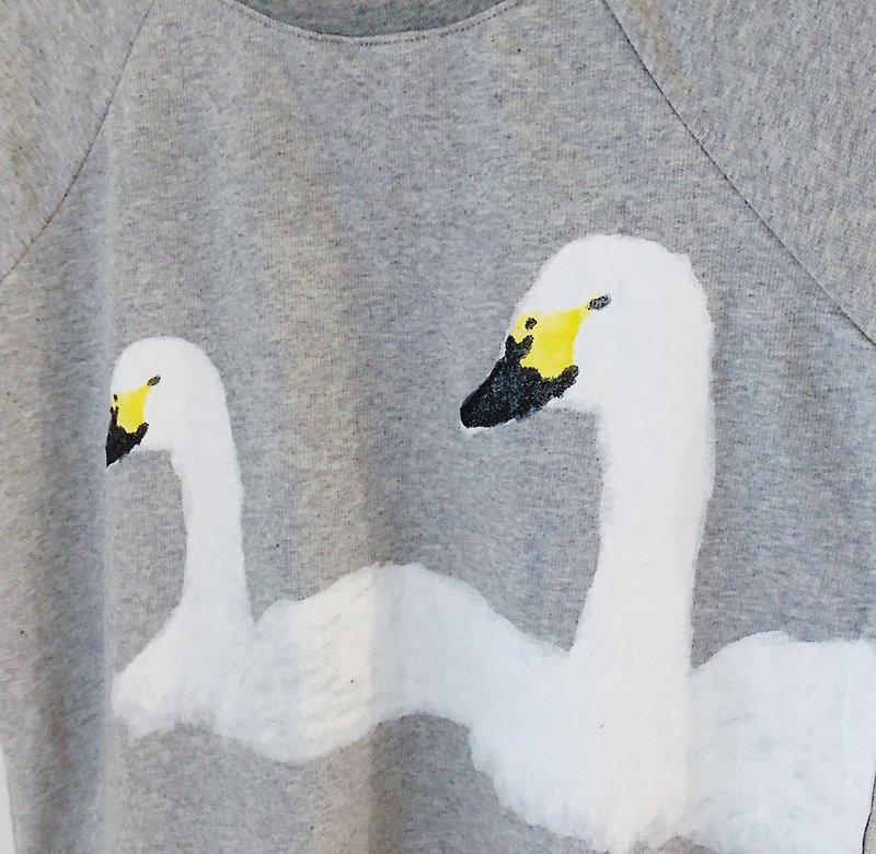 Swan - short sleeve Top/ T-shirt // off-white , grey - 女装 T 恤 - 棉．麻 白色
