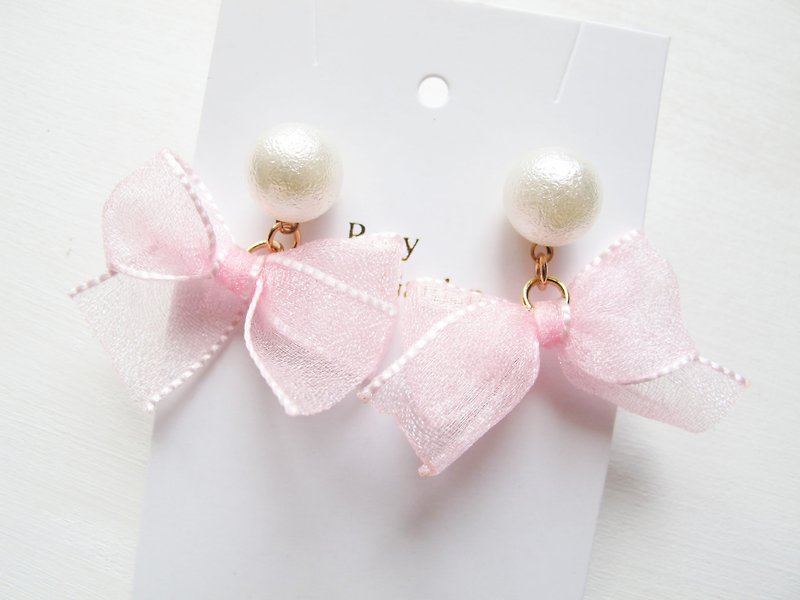 Rosy Garden 雪纱缎带蝴蝶结皱纹珍珠仙气耳环 可换耳夹式 - 耳环/耳夹 - 其他材质 粉红色